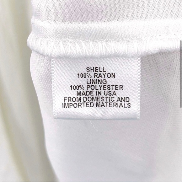 WAYF highwaist v-neck crinkle midi dress - Picture 3 of 5